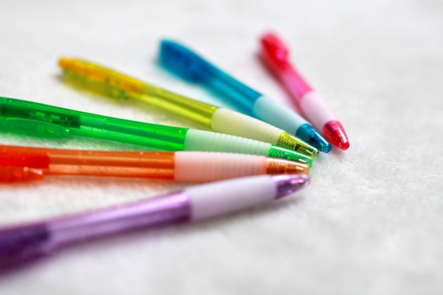 カラフルなボールペン